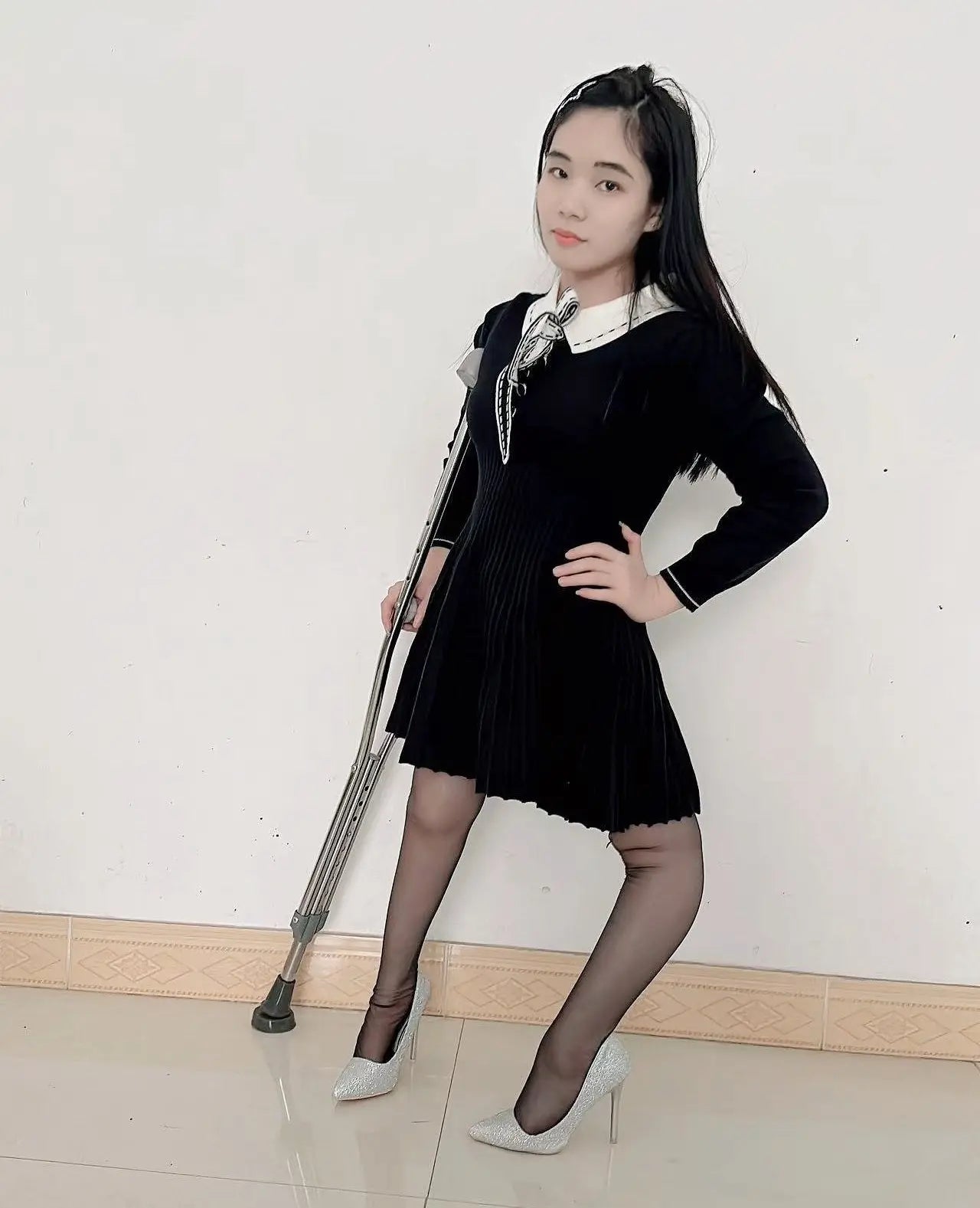 Lolicc: Polio Girl's high heels fell off AmputeeClub
