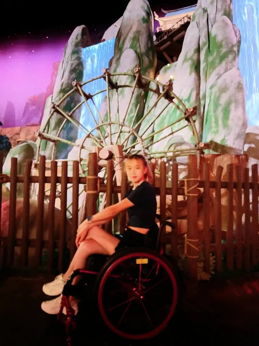 New model New video: "Zoe: Paraplegic Girl" AmputeeClub