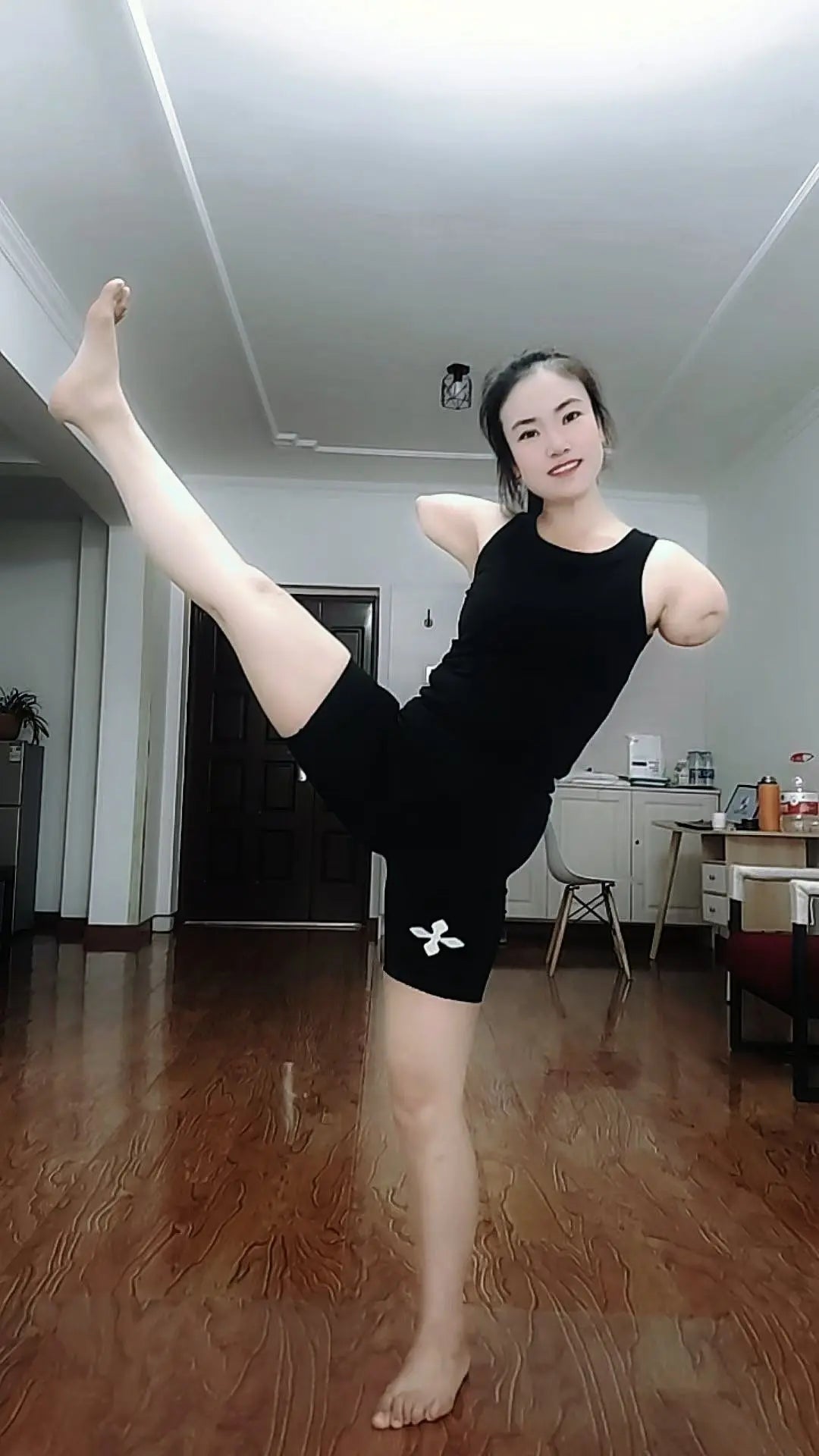 Annie: Dae Amputee Girl Yoga AmputeeClub