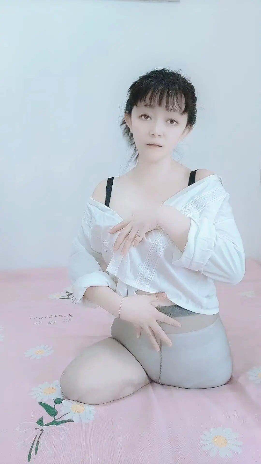 Sugar: Dak(Ak+Hd) Amputee Girl - Wash her hair AmputeeClub