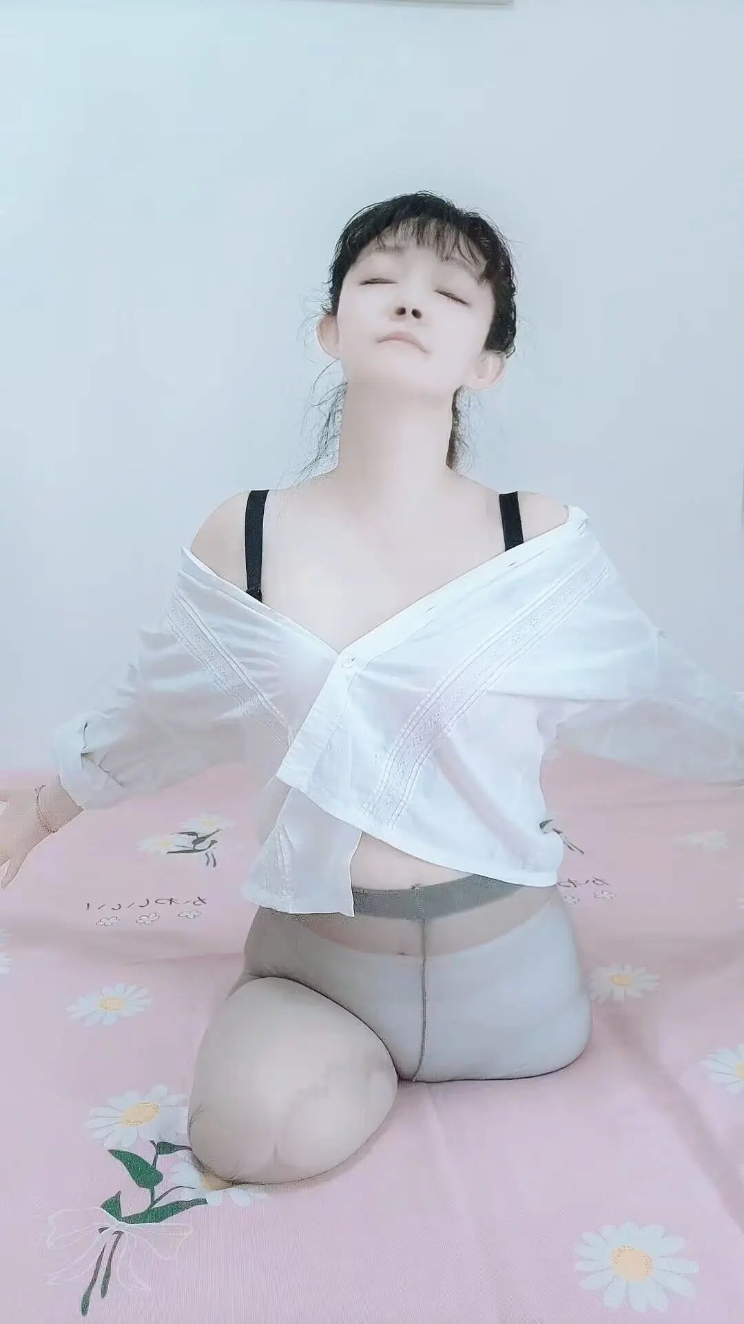 Sugar: Dak(Ak+Hd) Amputee Girl - Wash her hair AmputeeClub