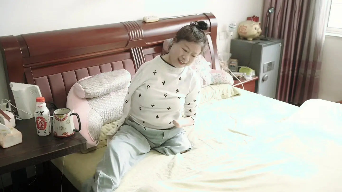 Carol: A strong and optimistic Quad Amputee Lady is singing loudly AmputeeClub