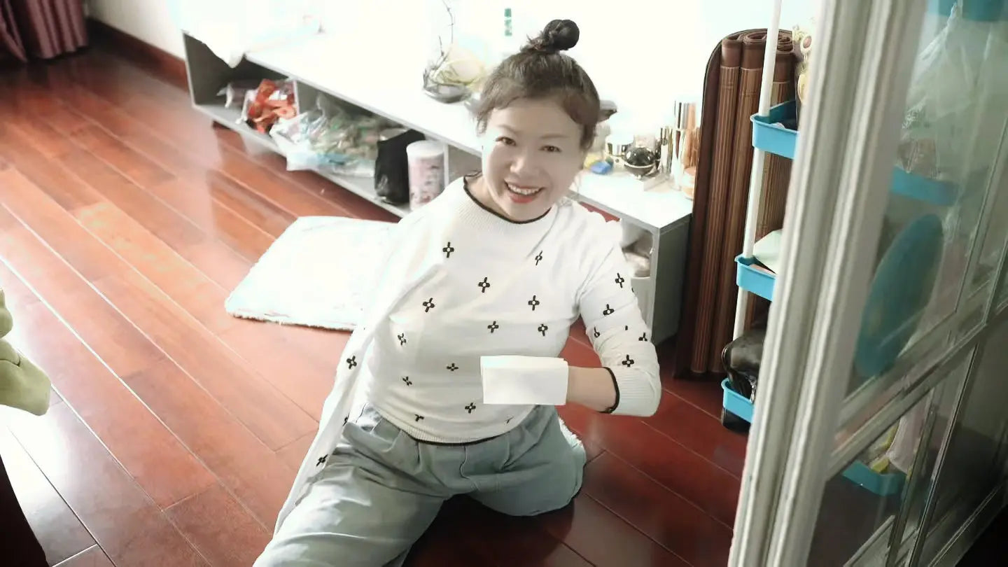 Carol: A strong and optimistic Quad Amputee Lady is singing loudly AmputeeClub