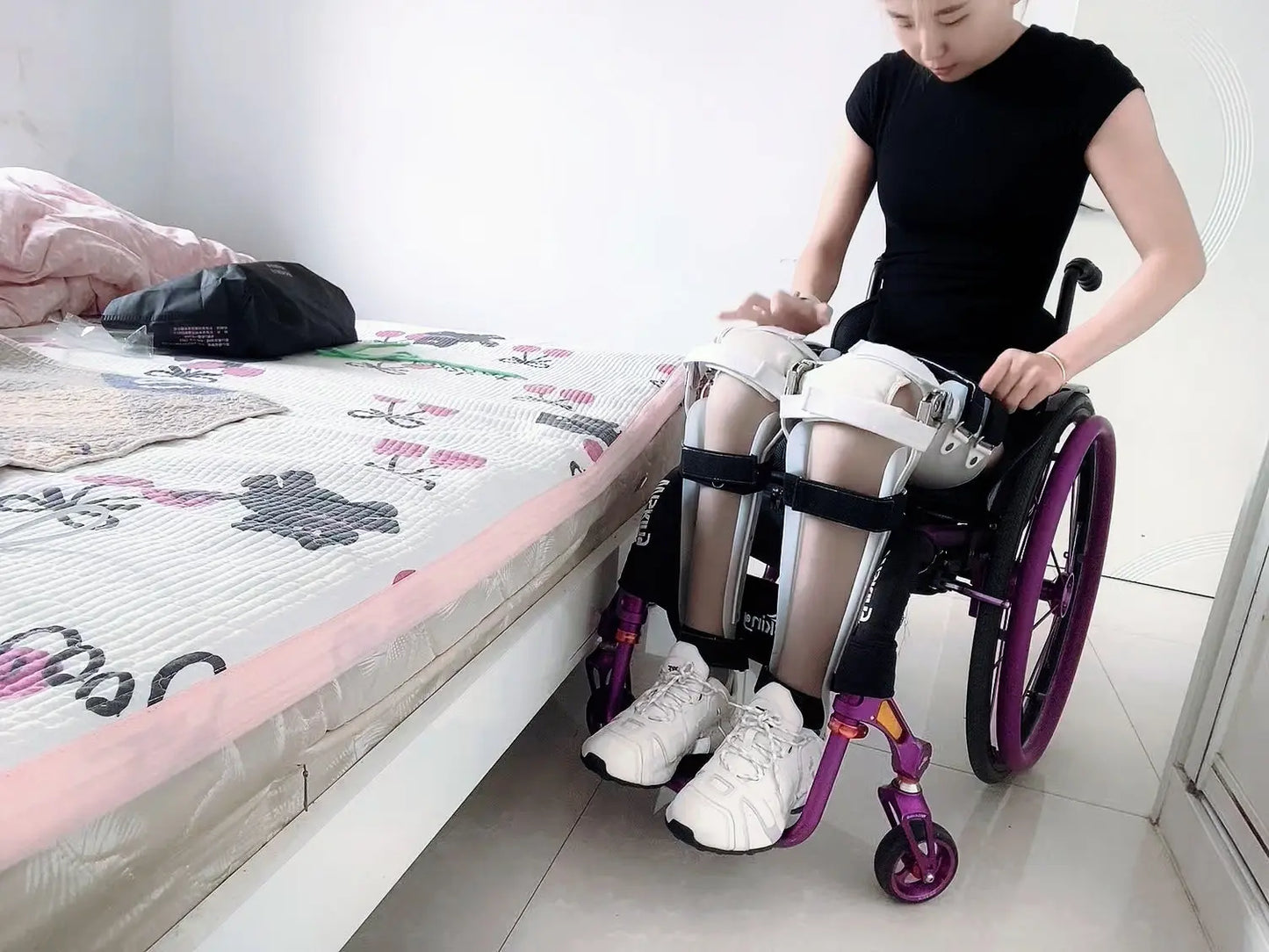 Zoe: Paraplegic Girl stands on a bracket AmputeeClub