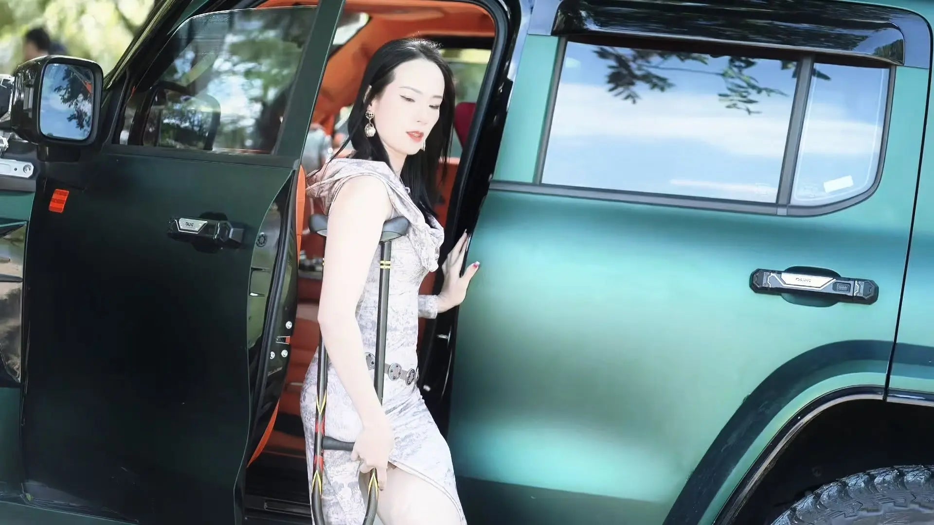 Vivian:Sak Amputee girl-Wilderness Girl AmputeeClub