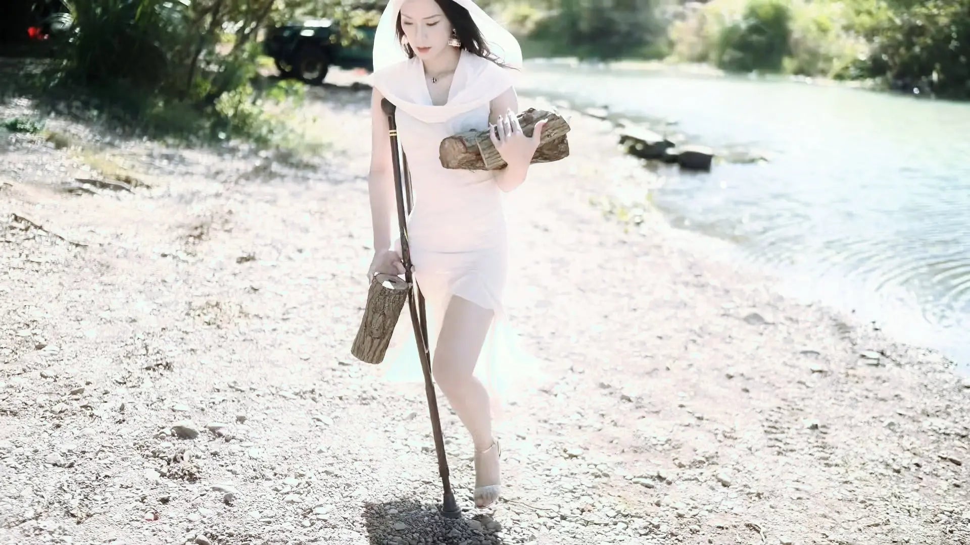 Vivian:Sak Amputee girl-Wilderness Girl AmputeeClub