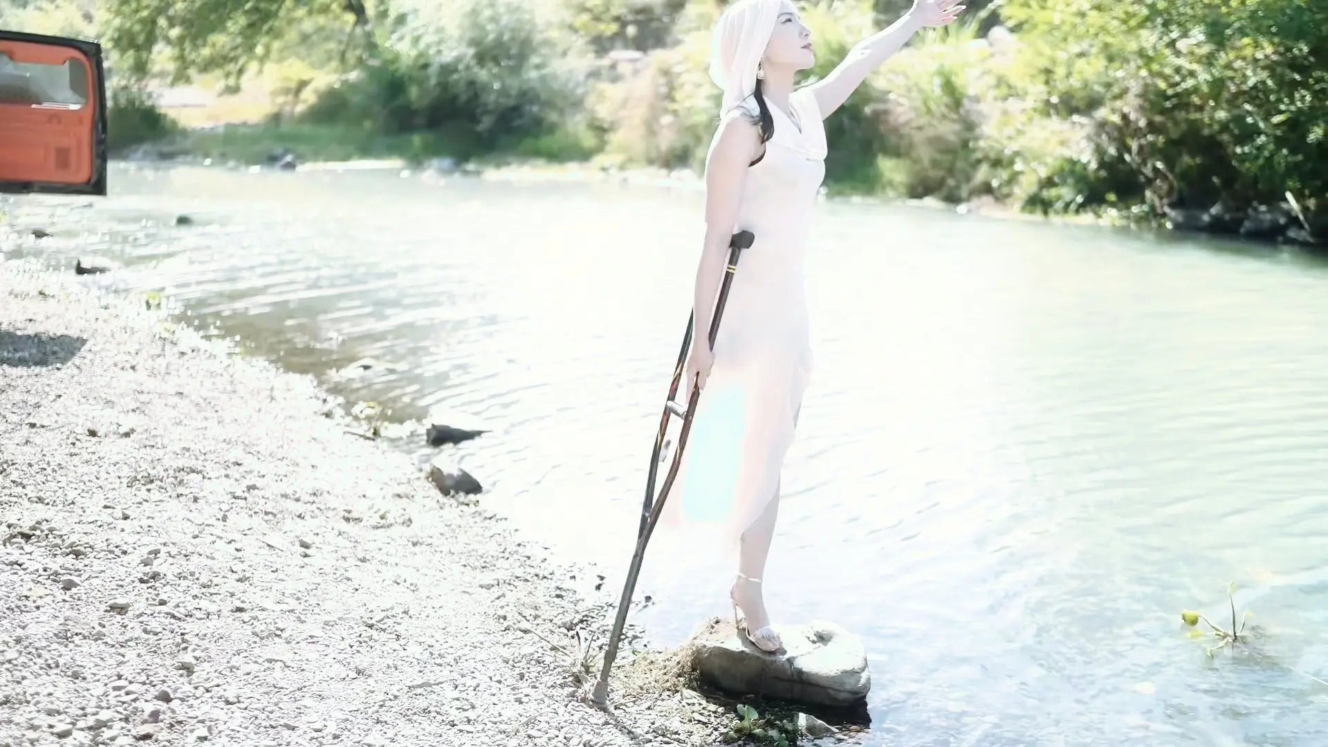 Vivian:Sak Amputee girl-Wilderness Girl AmputeeClub