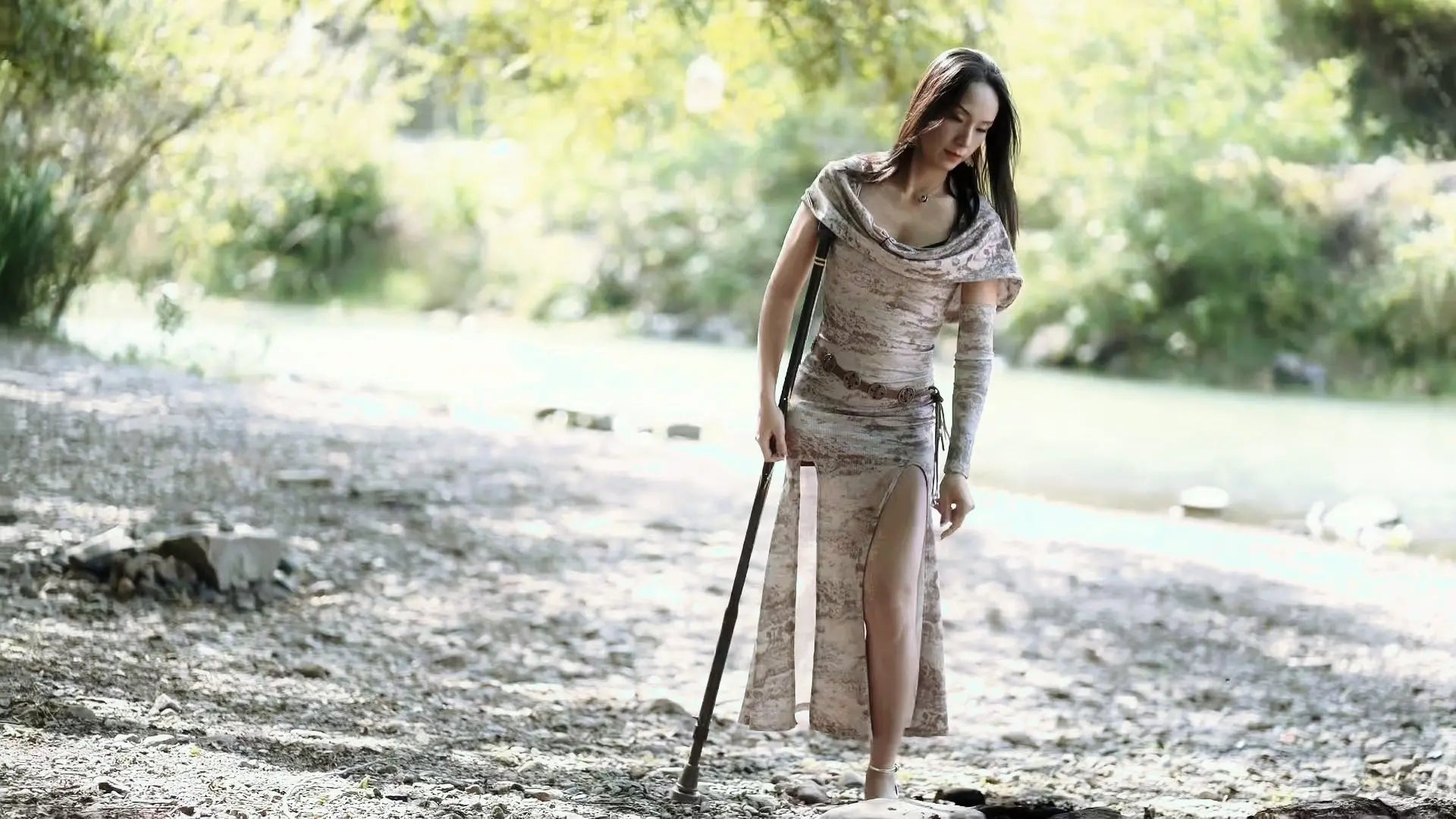 Vivian:Sak Amputee girl-Wilderness Girl AmputeeClub