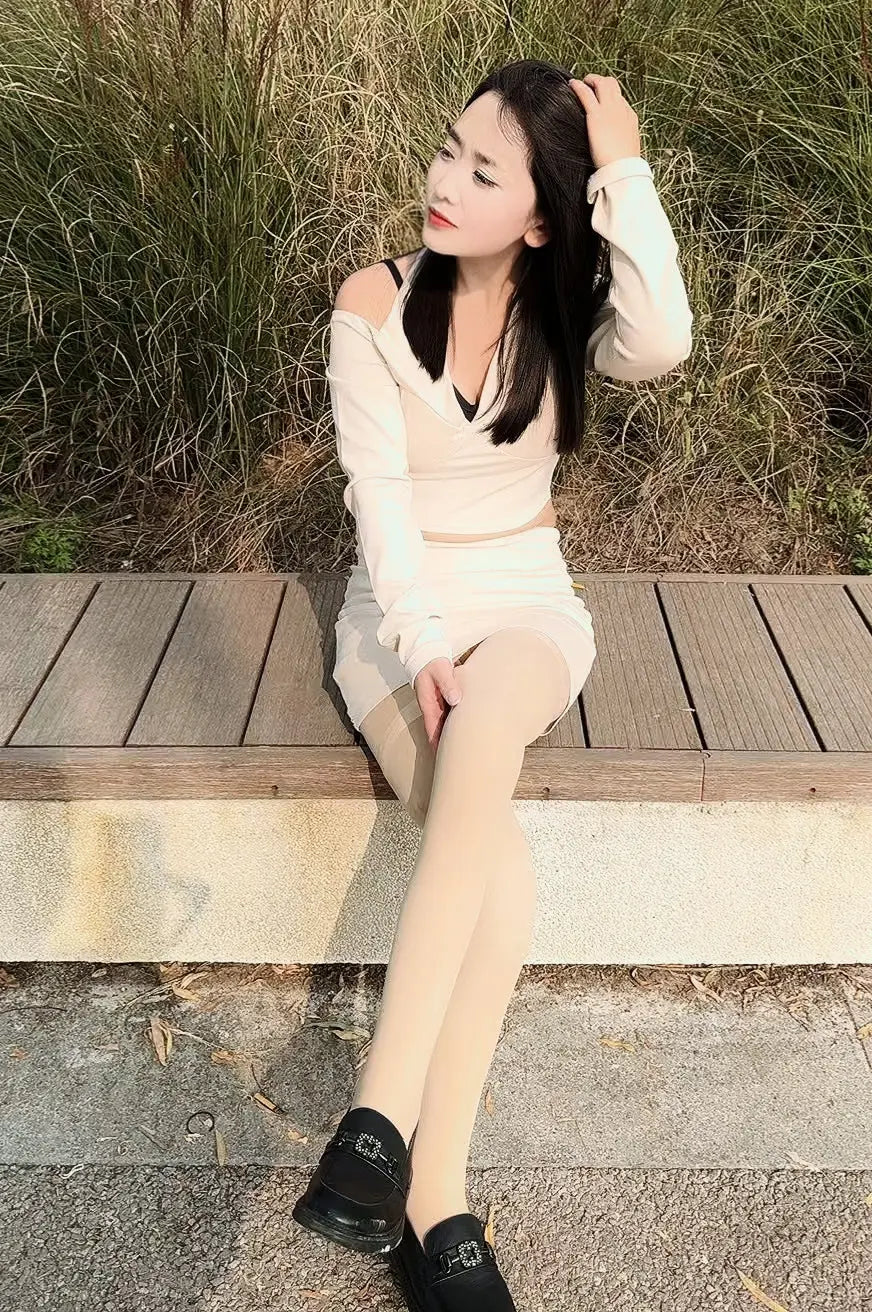 Sally Dak Amputee Girl - Riverside Walk AmputeeClub