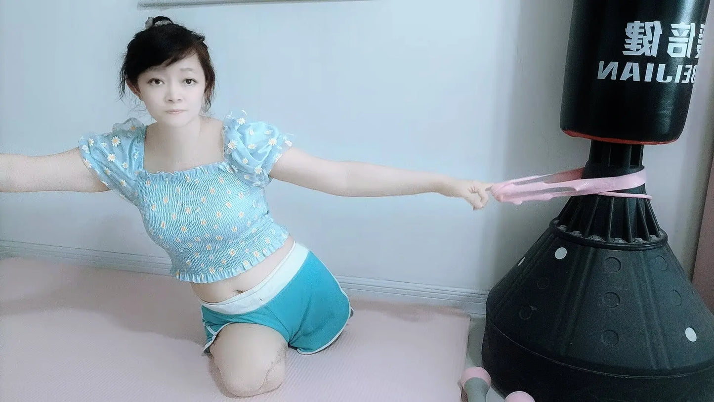 Sugar: Dak Amputee Girl - Rolling in a Warm Room AmputeeClub