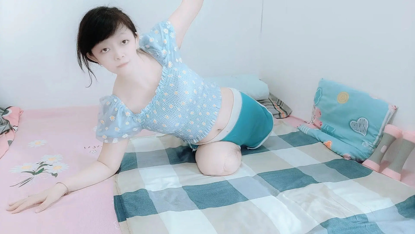 Sugar: Dak Amputee Girl - Rolling in a Warm Room AmputeeClub
