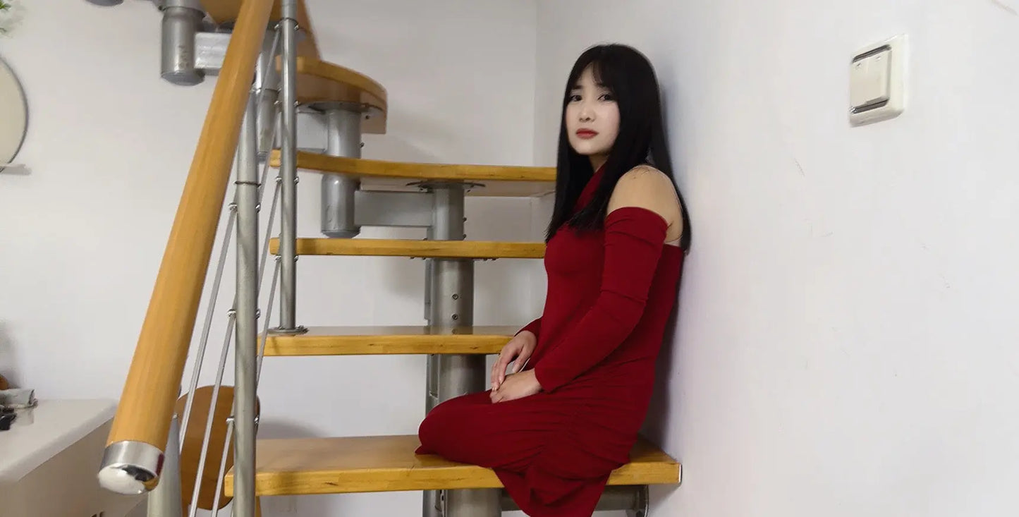 Sally:Dak Amputee girl - Climbing stairs AmputeeClub