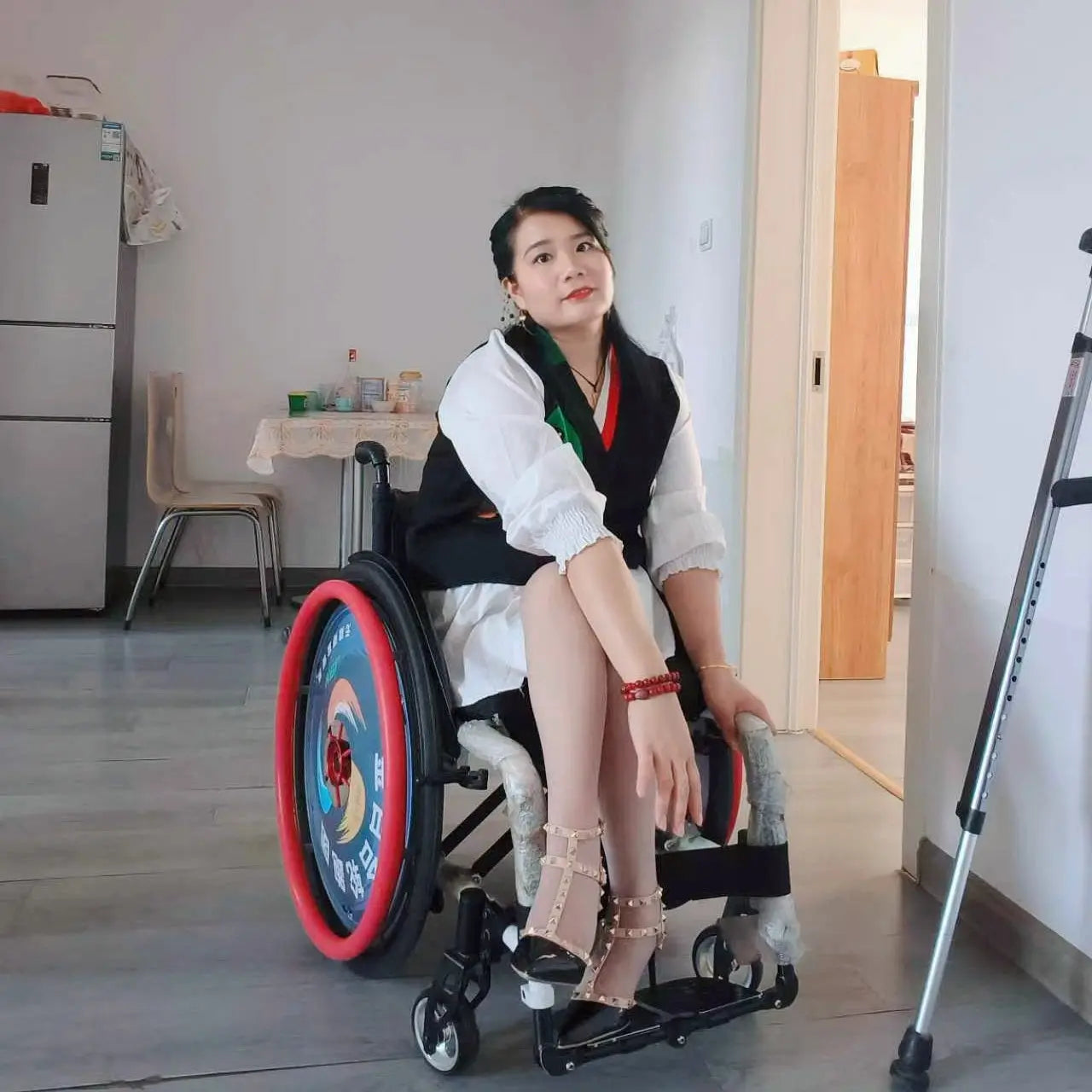 Carrie:Polio Lady-Walking with hands on knees AmputeeClub