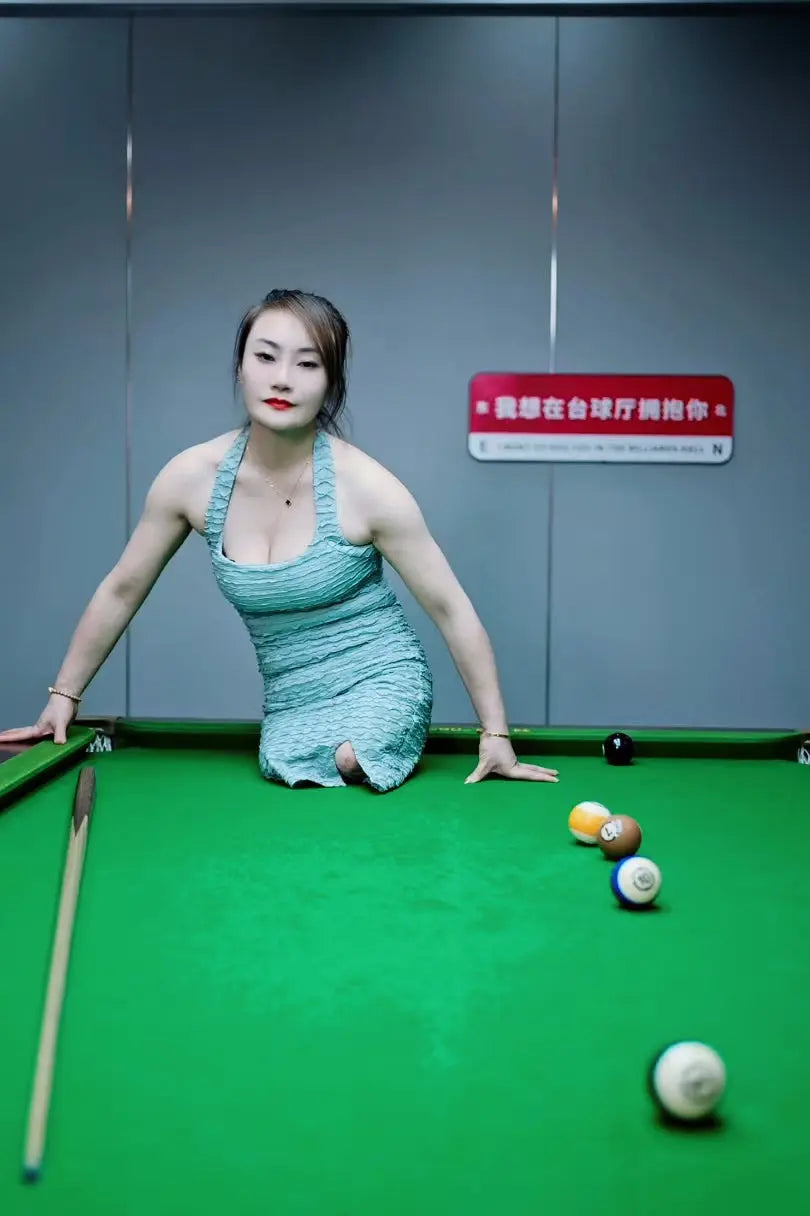 Lee: Dak Amputee Lady - Boxing Gym and Billiards Hall AmputeeClub