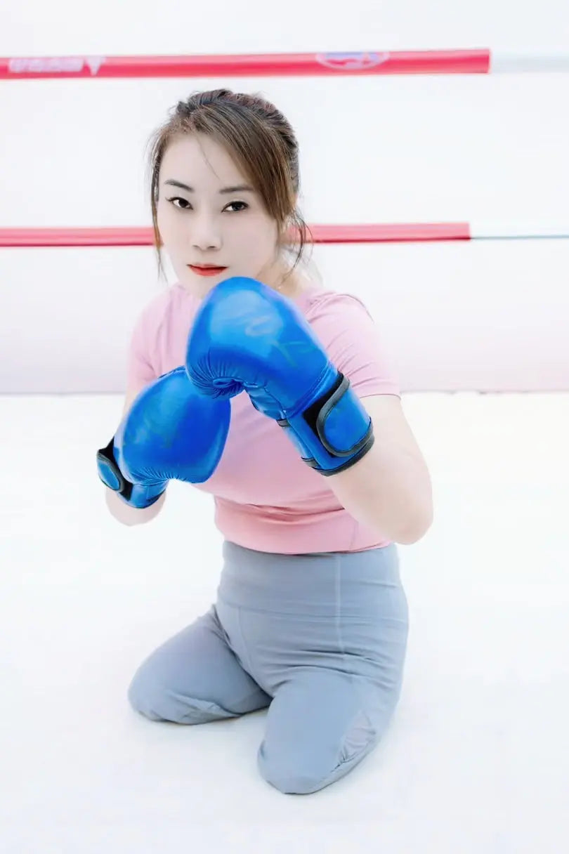 Lee: Dak Amputee Lady - Boxing Gym and Billiards Hall AmputeeClub