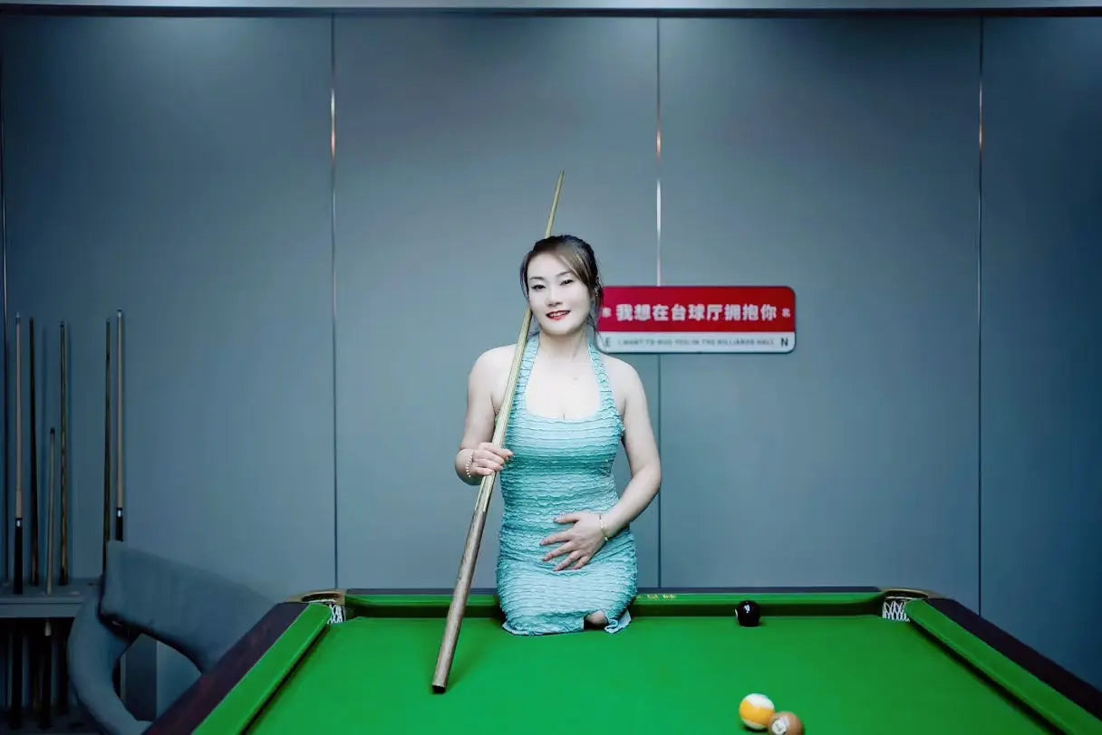 Lee: Dak Amputee Lady - Boxing Gym and Billiards Hall AmputeeClub