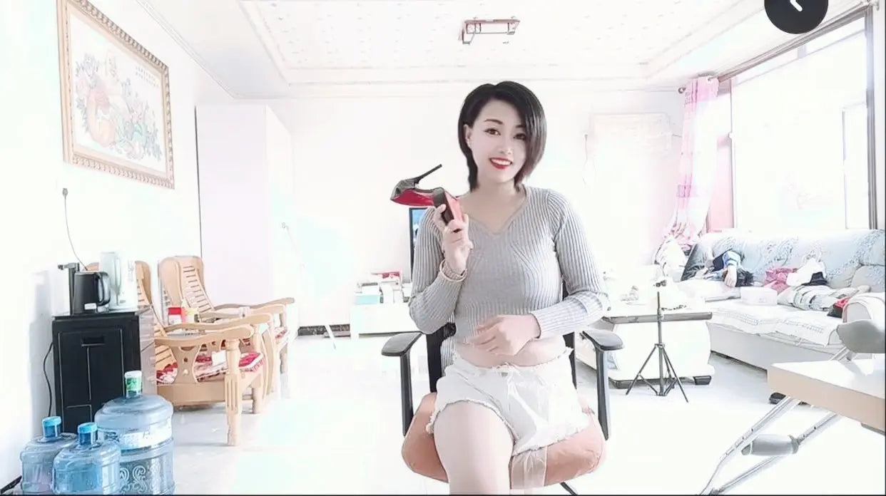 Emma: RHD Amputee Girl - 1 crutch and Stocking AmputeeClub