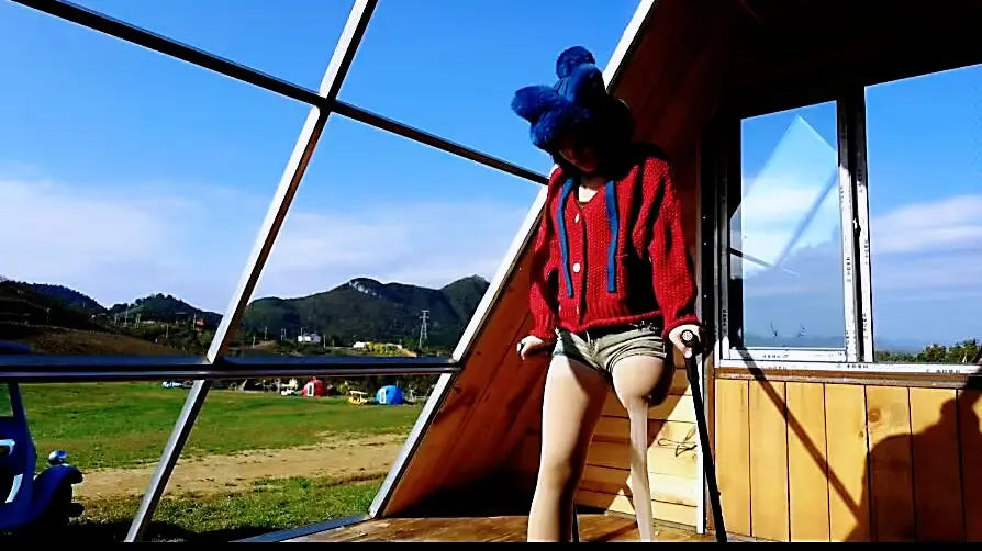 Lingo: Sak Amputee Girl - In the Countryside AmputeeClub