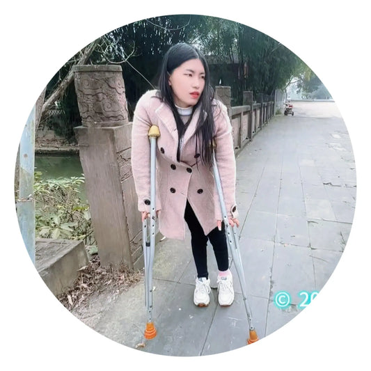 Maria: Polio Girl - Walking with crutches on the street AmputeeClub