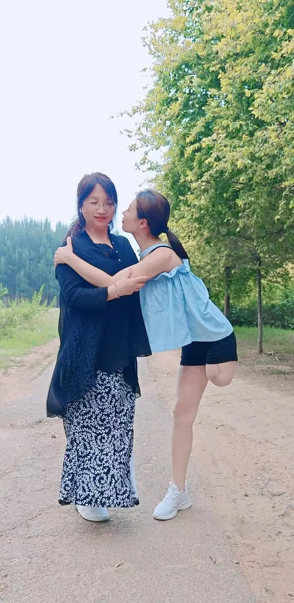 Lanzi and Ayla: 2 Amputee Girls - Picnic in the Woods AmputeeClub