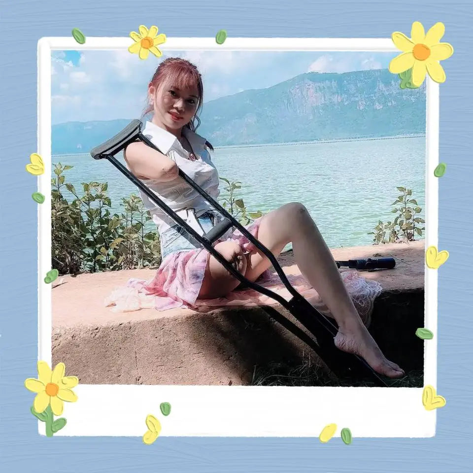 Abby: Ooe Amputee Girl -1crutches, 2crutches and prosthetics AmputeeClub