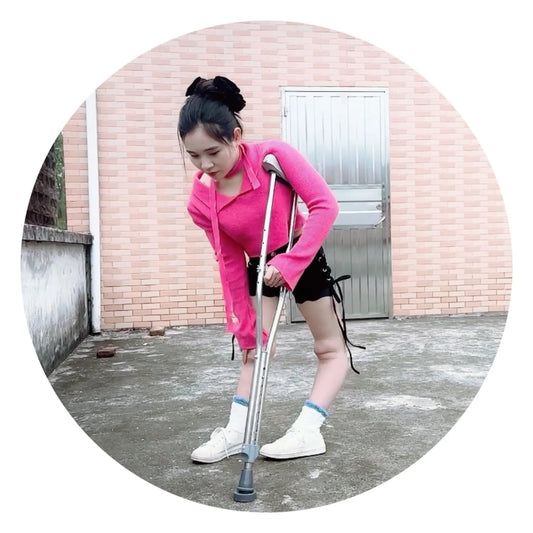 Lolicc: Polio Girl - Squatting and Walking AmputeeClub