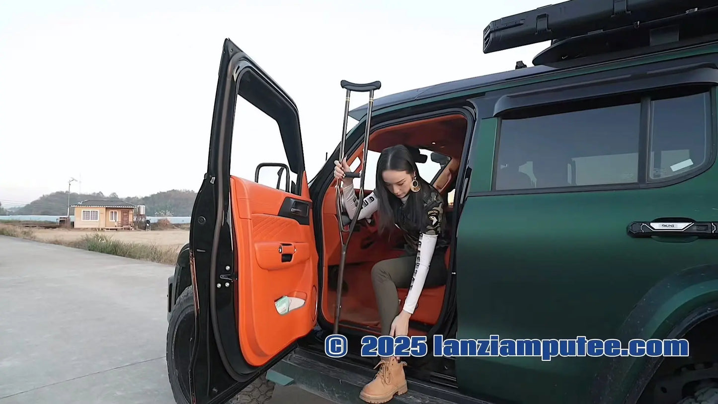 Vivian: Rak Amputee girl - Camping and picnicking AmputeeClub