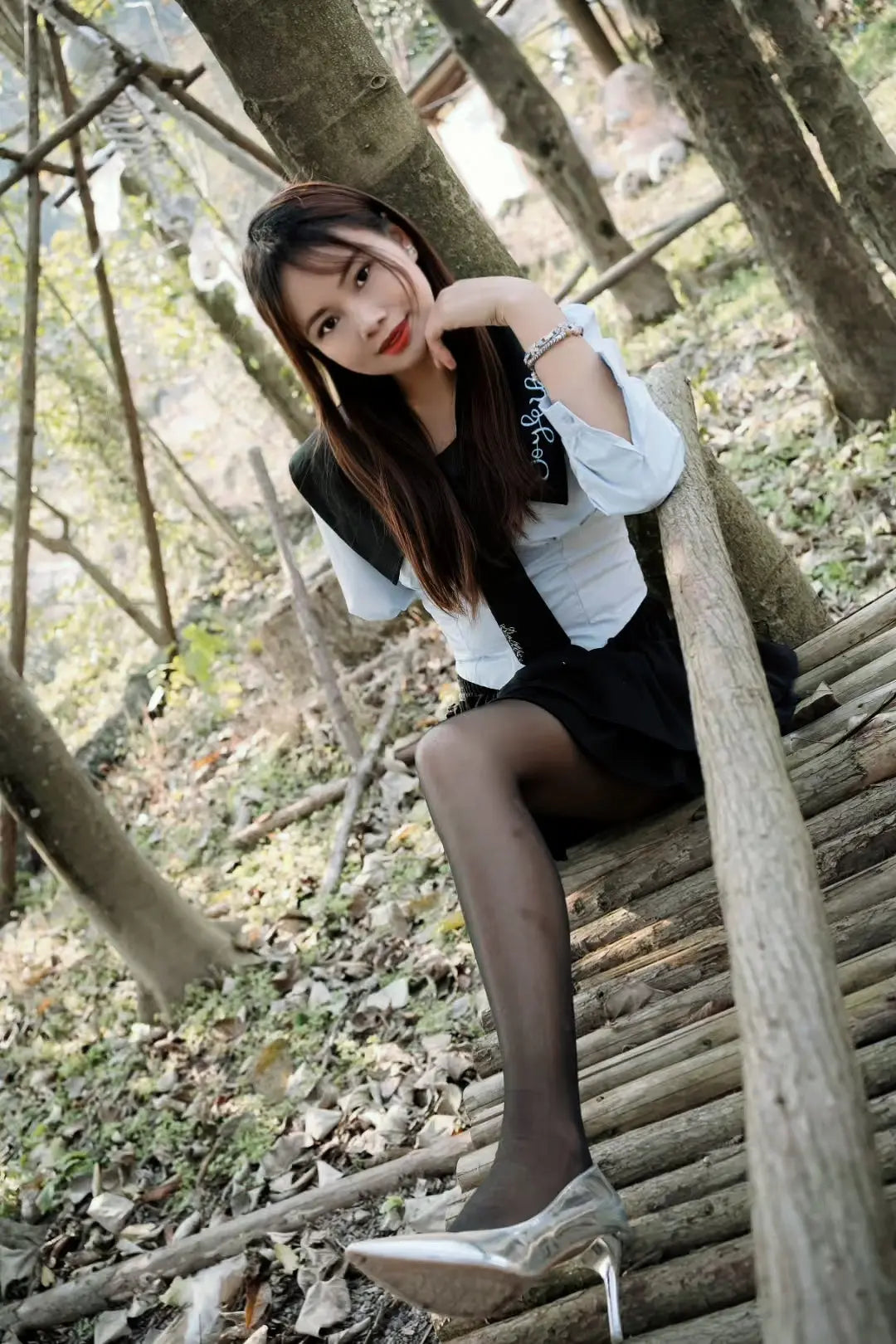 Abby: Ooe Amputee Girl - In the Desolate Woods of Winter AmputeeClub