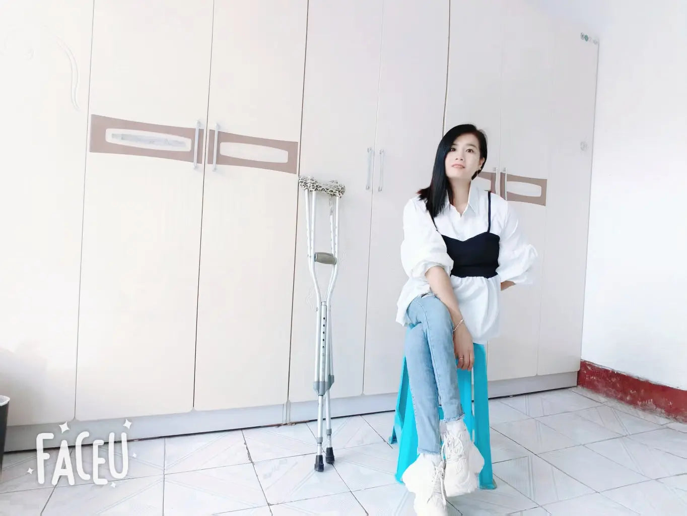 Carrie: Polio Lady - Cleaning the Room AmputeeClub