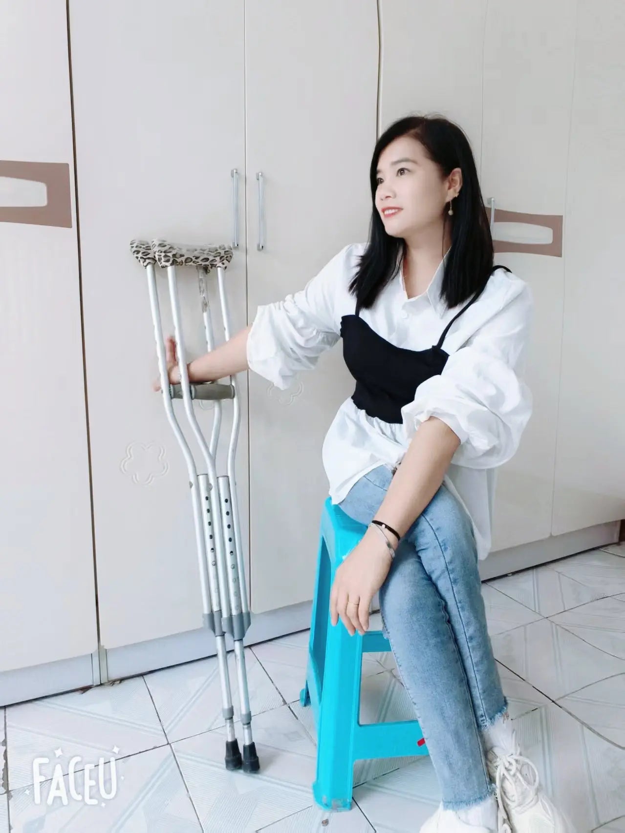 Carrie: Polio Lady - Cleaning the Room AmputeeClub