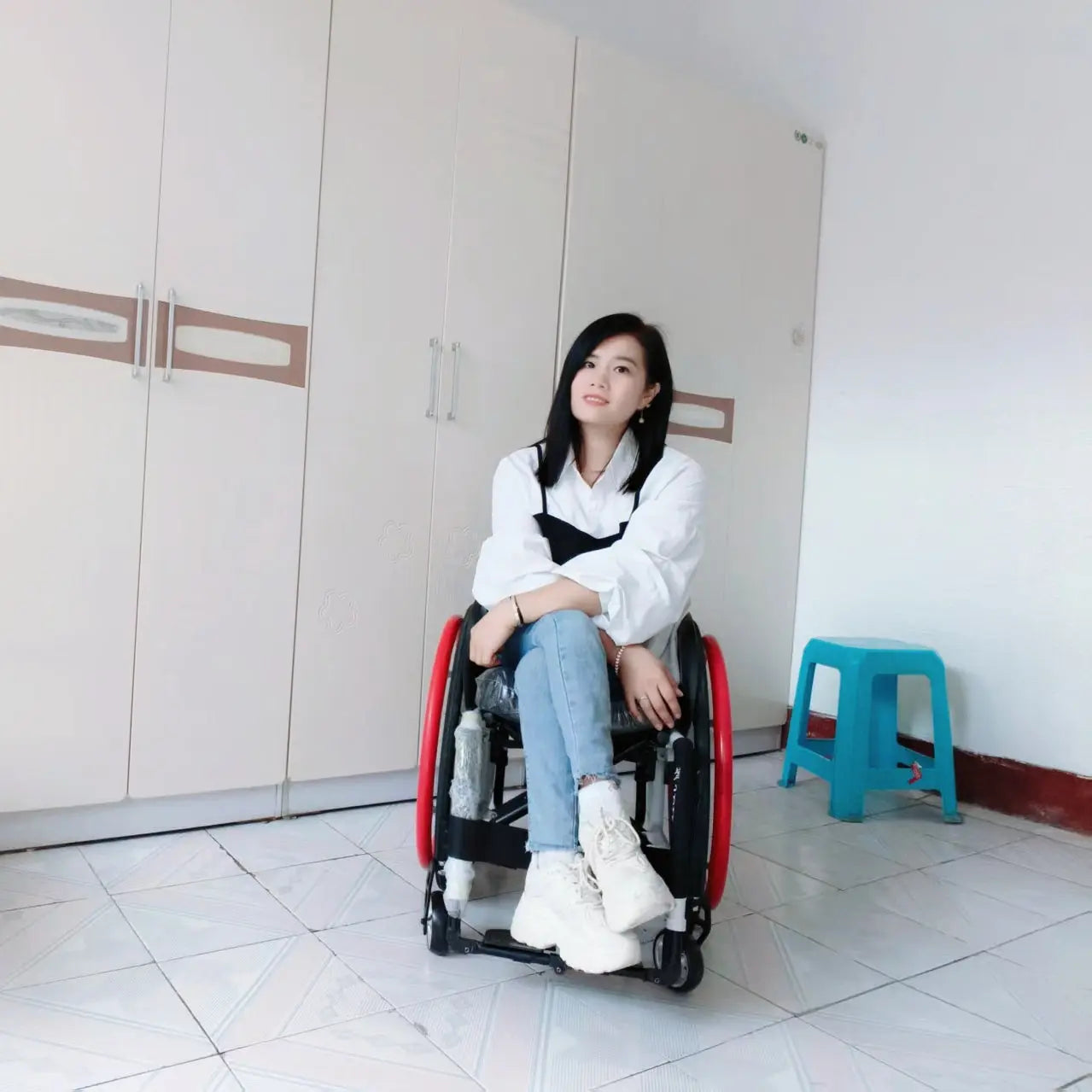 Carrie: Polio Lady - Cleaning the Room AmputeeClub
