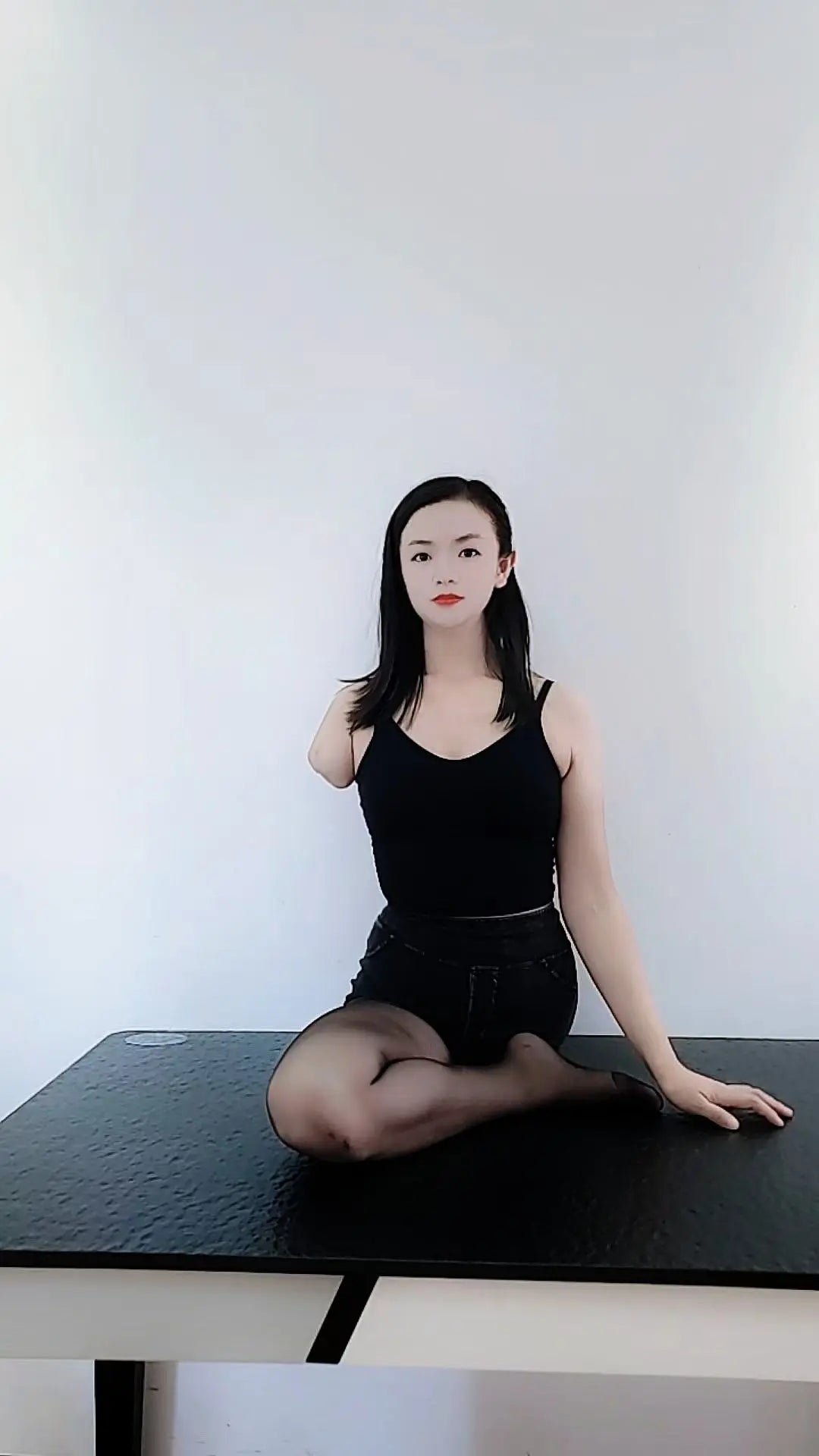 Mila: Ooe Amputee Girl - Yoga AmputeeClub