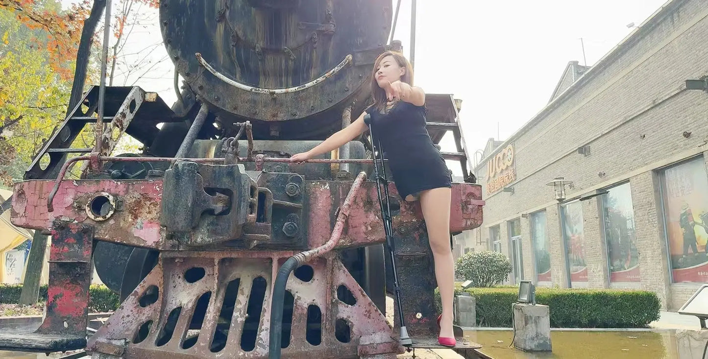 Emma: RHD Amputee Girl - at Train Park AmputeeClub