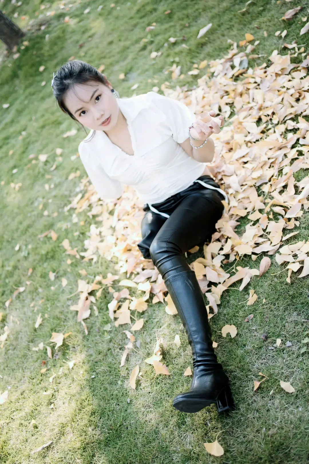 Abby: Ooe Amputee Girl - Black Tight Leather Pants AmputeeClub