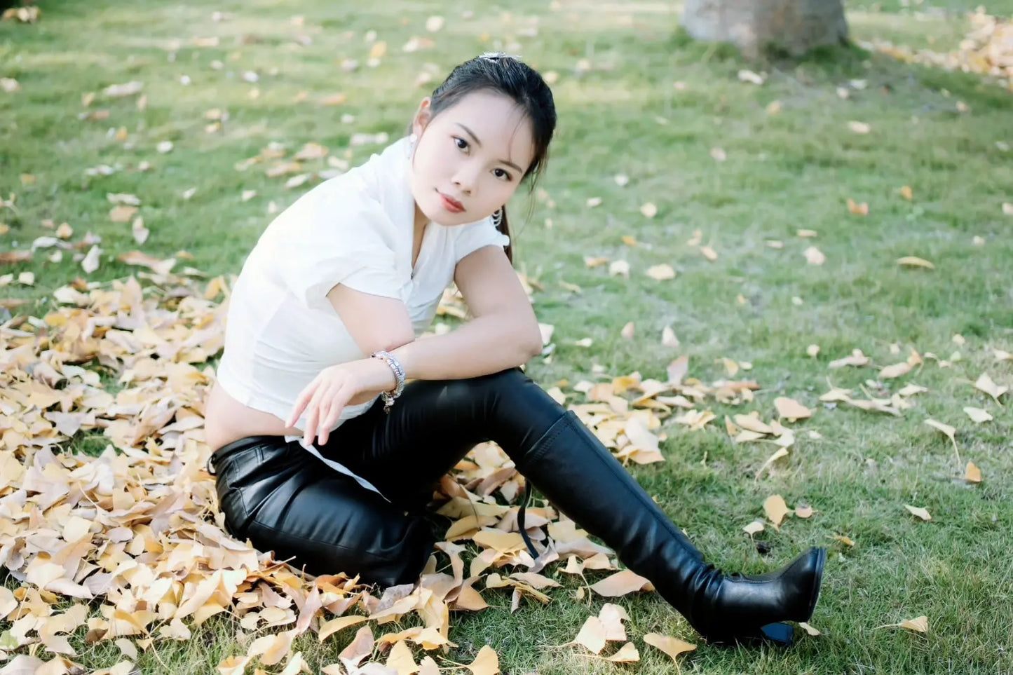 Abby: Ooe Amputee Girl - Black Tight Leather Pants AmputeeClub