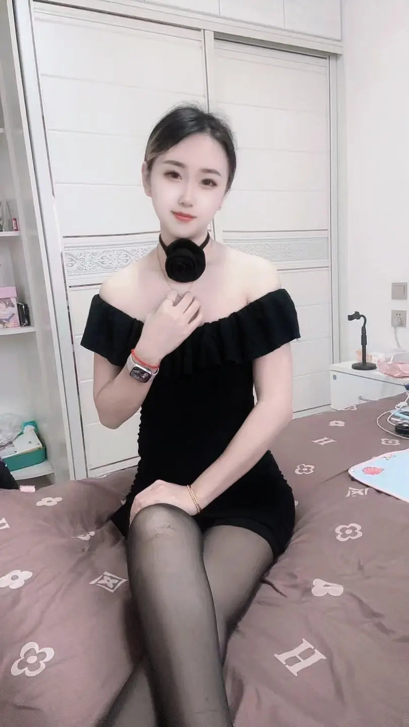 Zoe: Paraplegic Girl - Rabbit Girl AmputeeClub