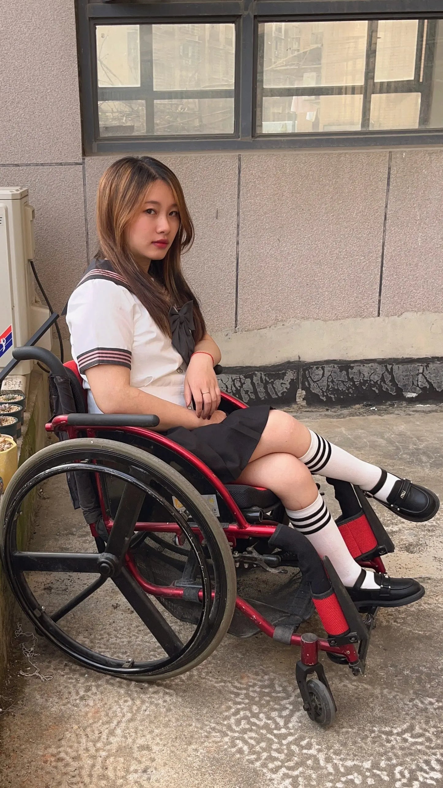 Miki: Polio Girl - JK dress AmputeeClub