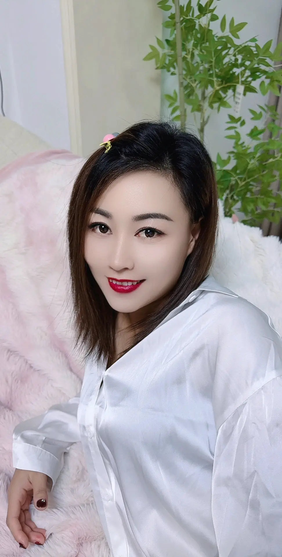 Emma: RHD Amputee Girl - Boyfriend Style White Shirt AmputeeClub