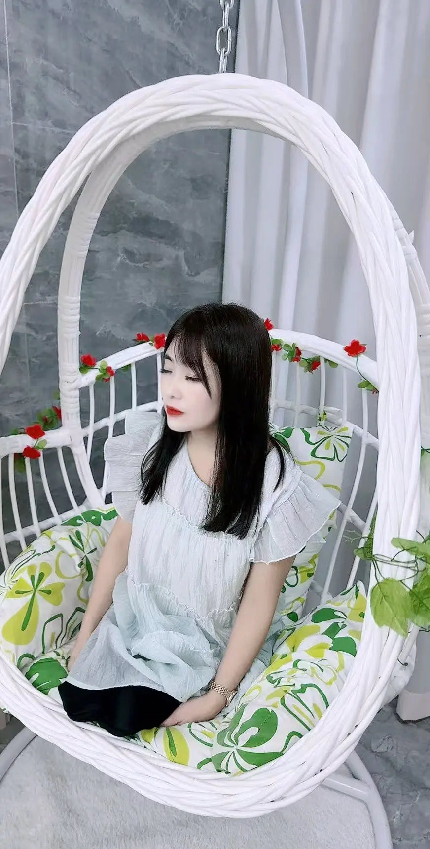 Sally: Dak Amputee Girl - The prosthetices girl on the floor AmputeeClub