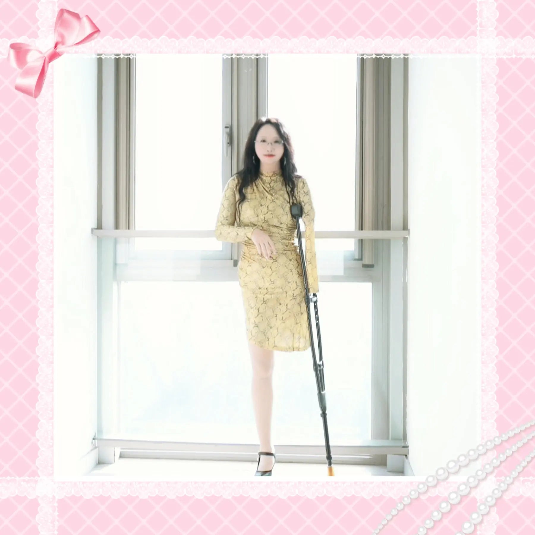 Lanzi: Ooe Amputee Lady - Gold Dress AmputeeClub