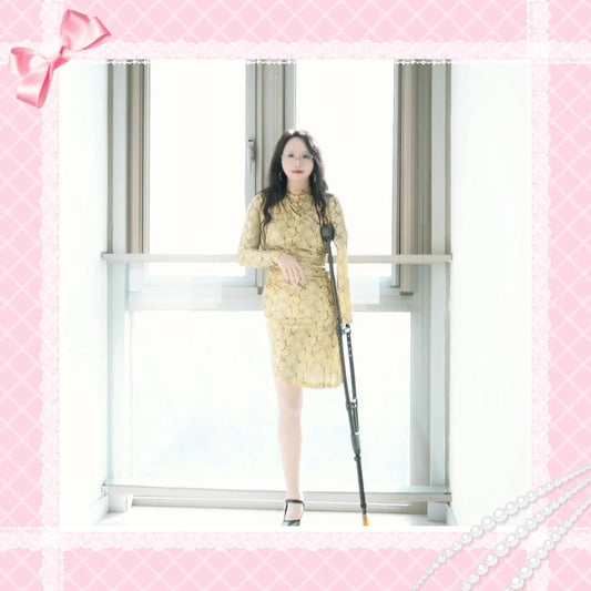 Lanzi: Ooe Amputee Lady - Gold Dress AmputeeClub