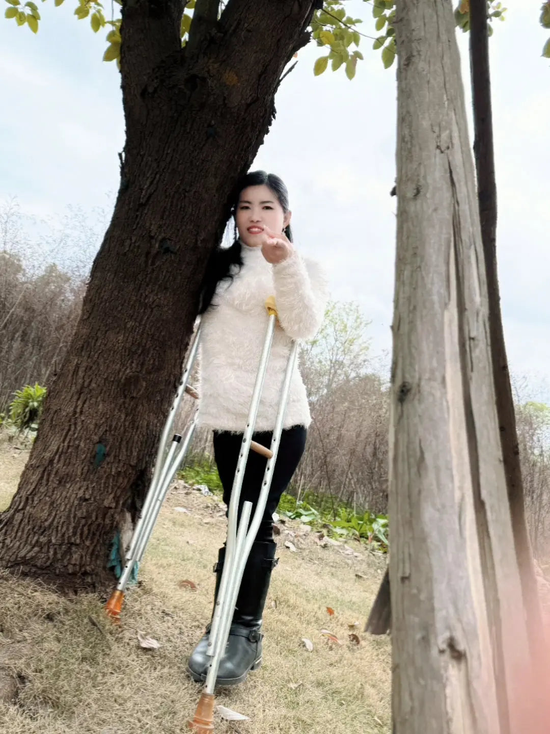 Maria: Polio Girl - Struggling to climb a hill AmputeeClub