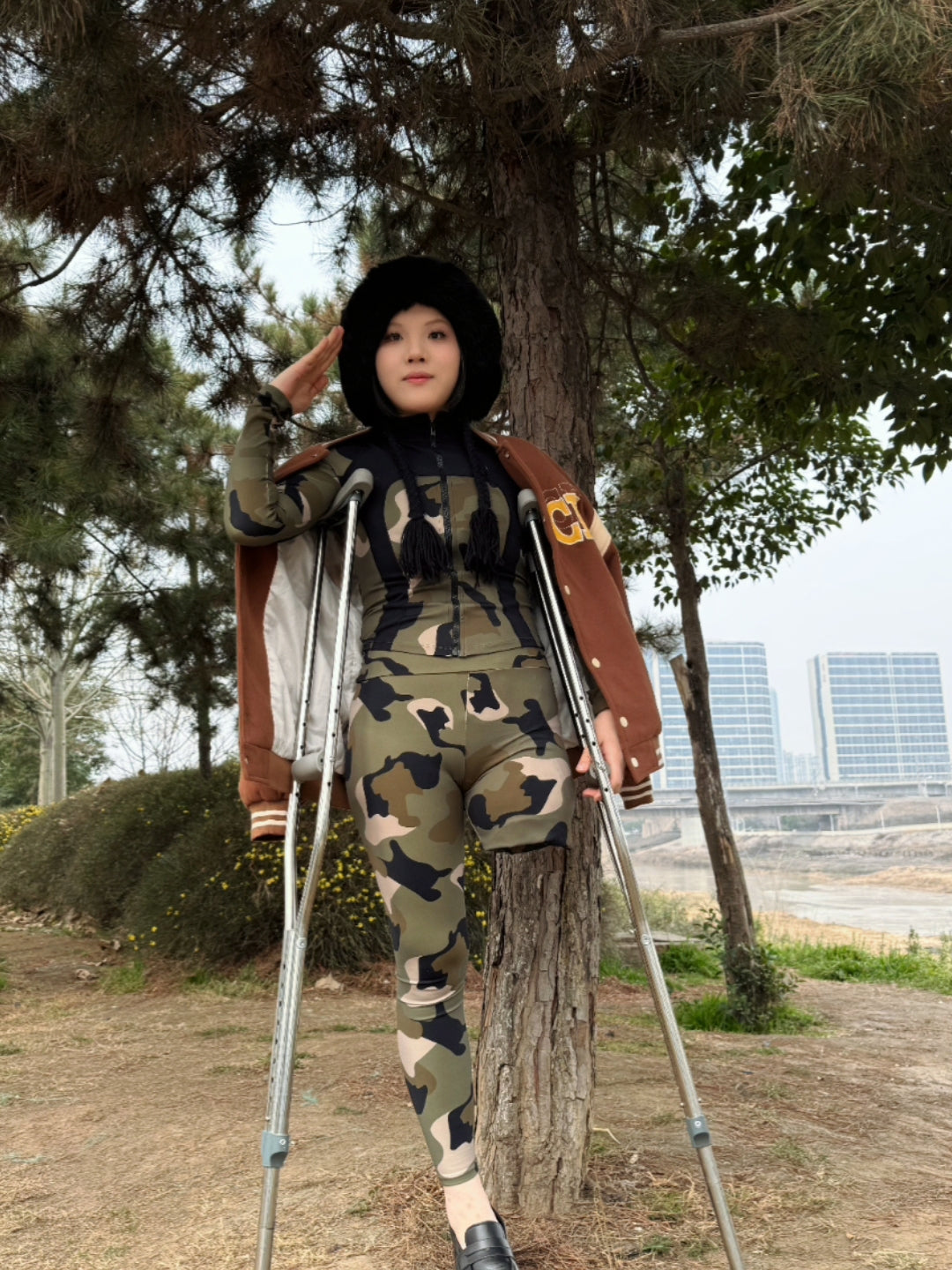 Lingo: Sak Amputee Girl - By the Cold Wei River