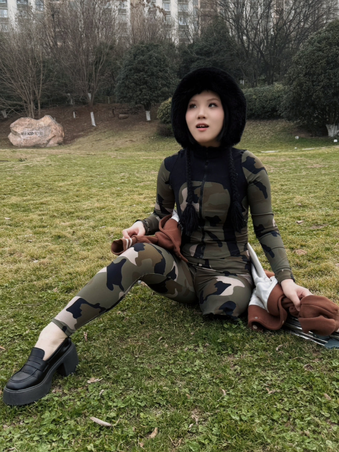 Lingo: Sak Amputee Girl - By the Cold Wei River