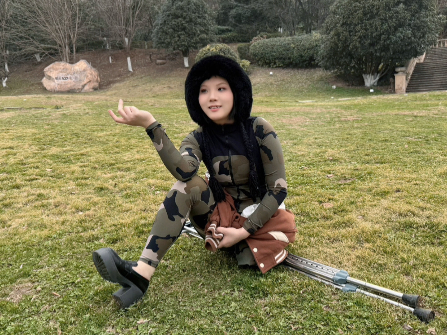 Lingo: Sak Amputee Girl - By the Cold Wei River