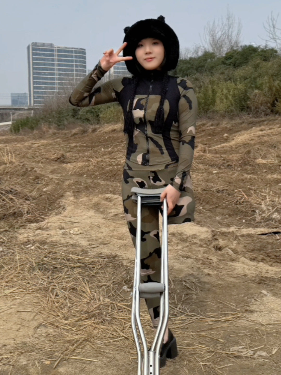 Lingo: Sak Amputee Girl - By the Cold Wei River