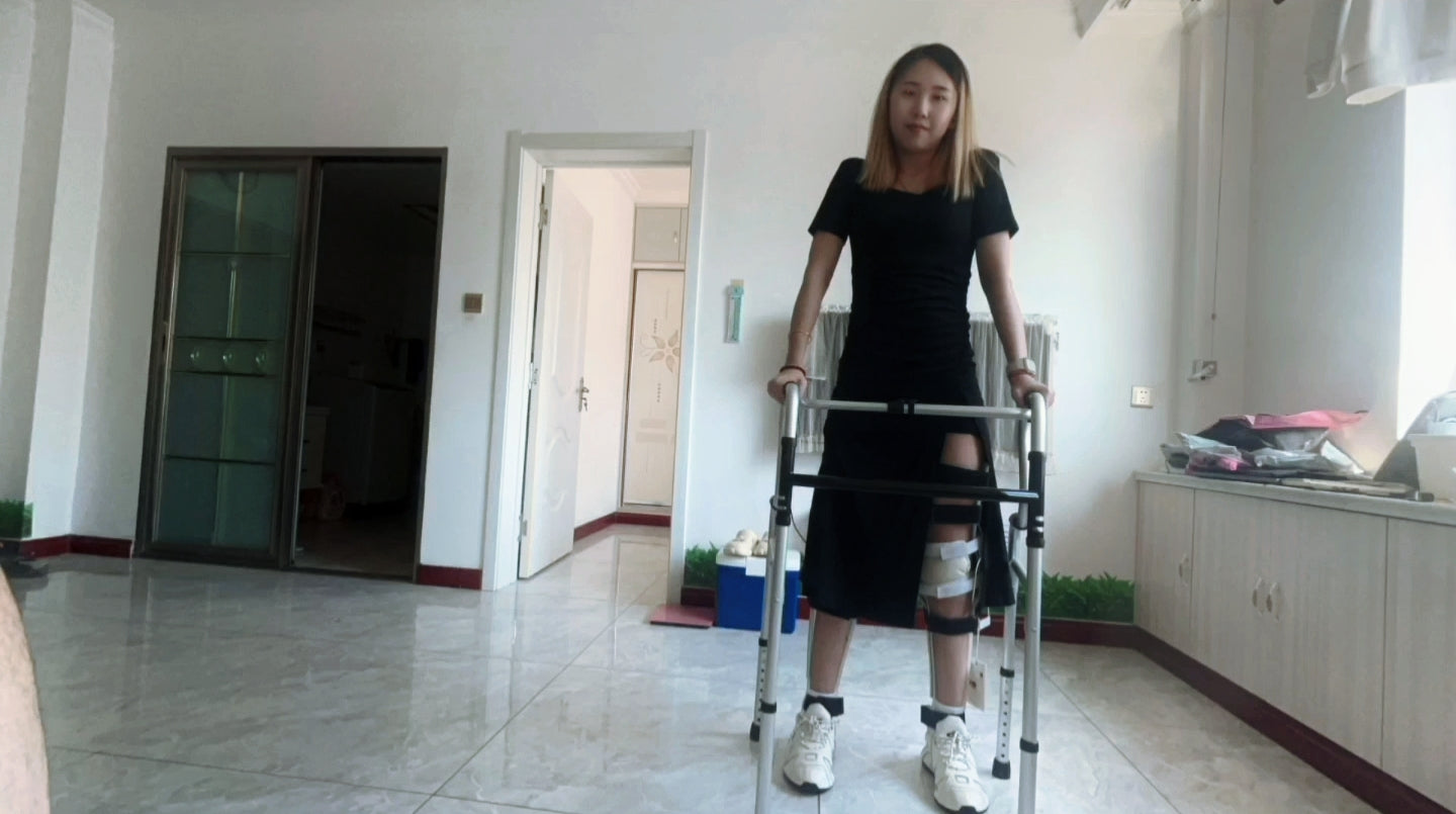 Zoe: Paraplegic Girl - Brace