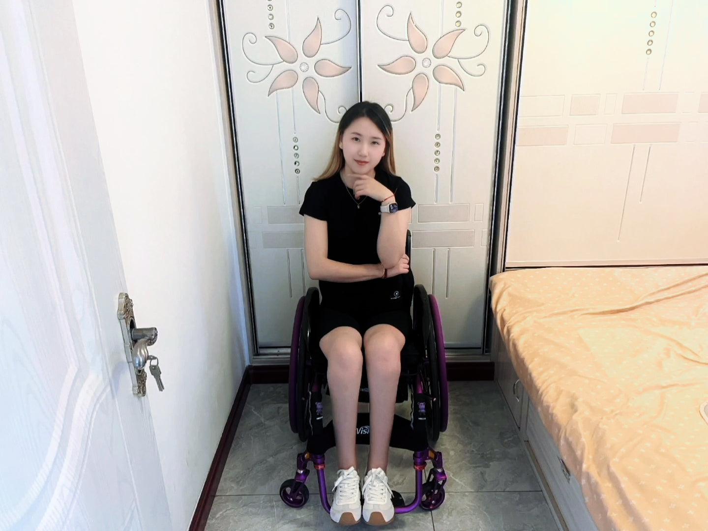Zoe: Paraplegic Girl - Brace