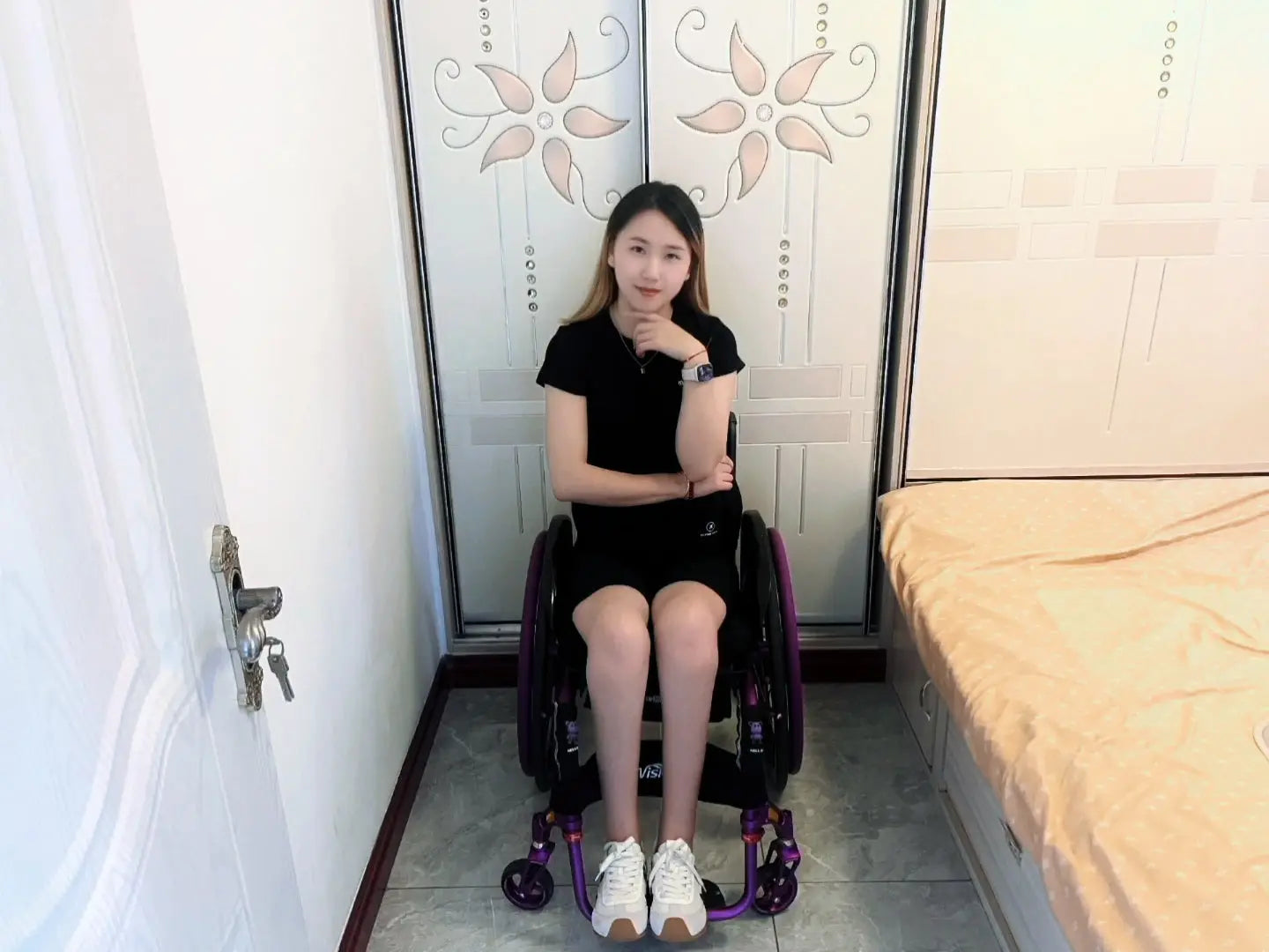 Zoe: Paraplegic Girl - Brace AmputeeClub