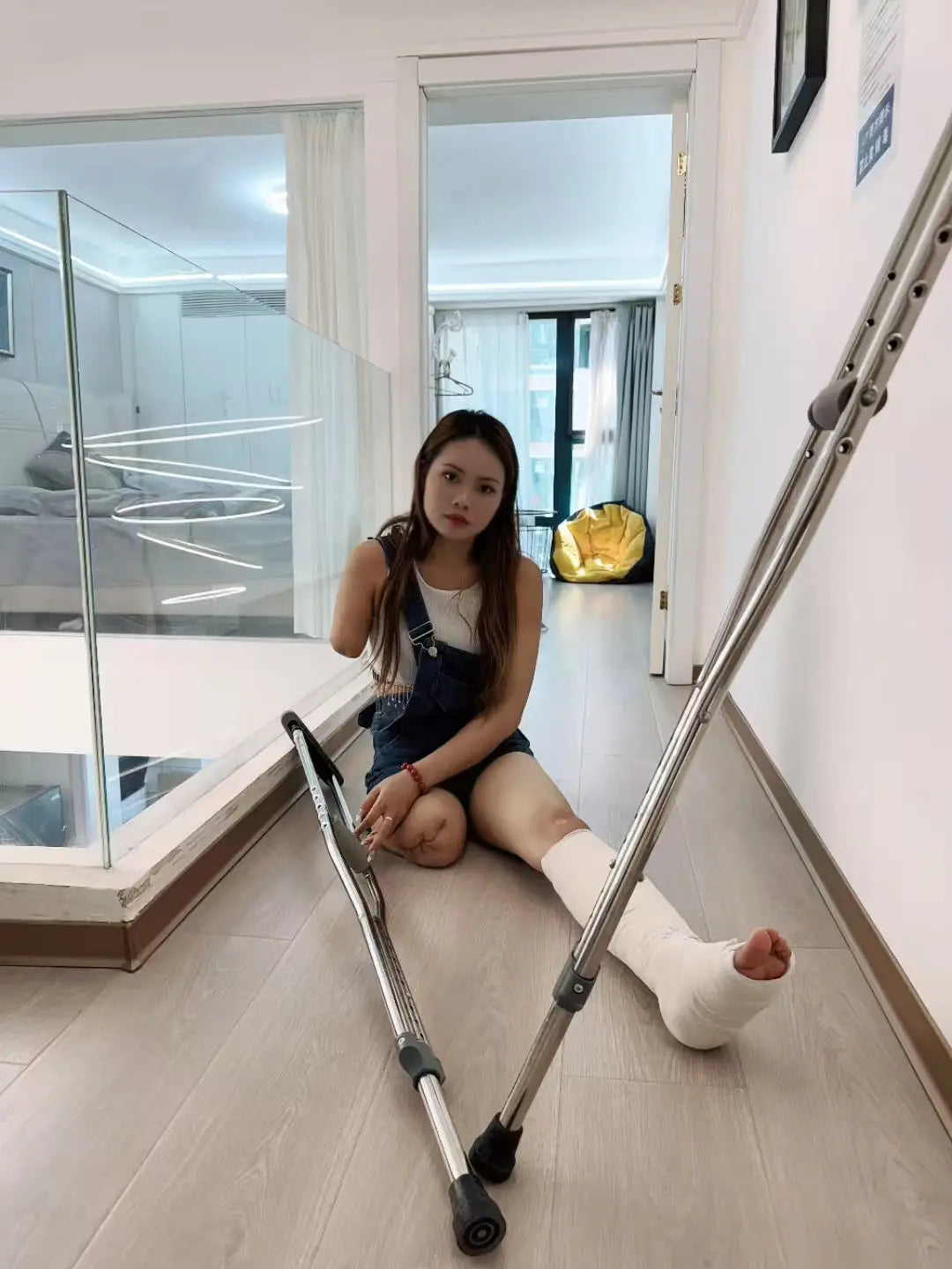 Abby: Ooe Amputee Girl - The Only Leg Cast AmputeeClub